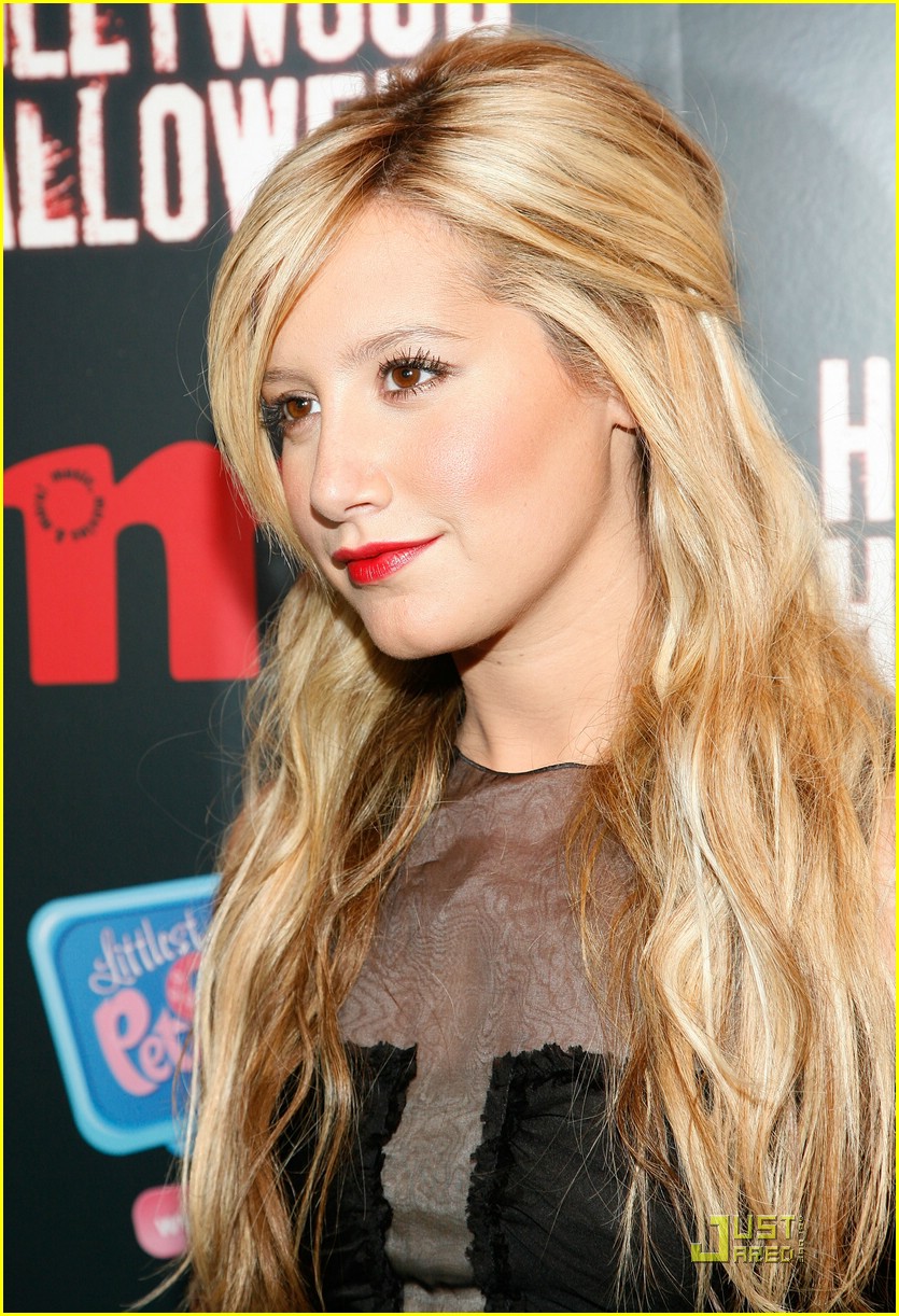 ashley tisdale red lips 01