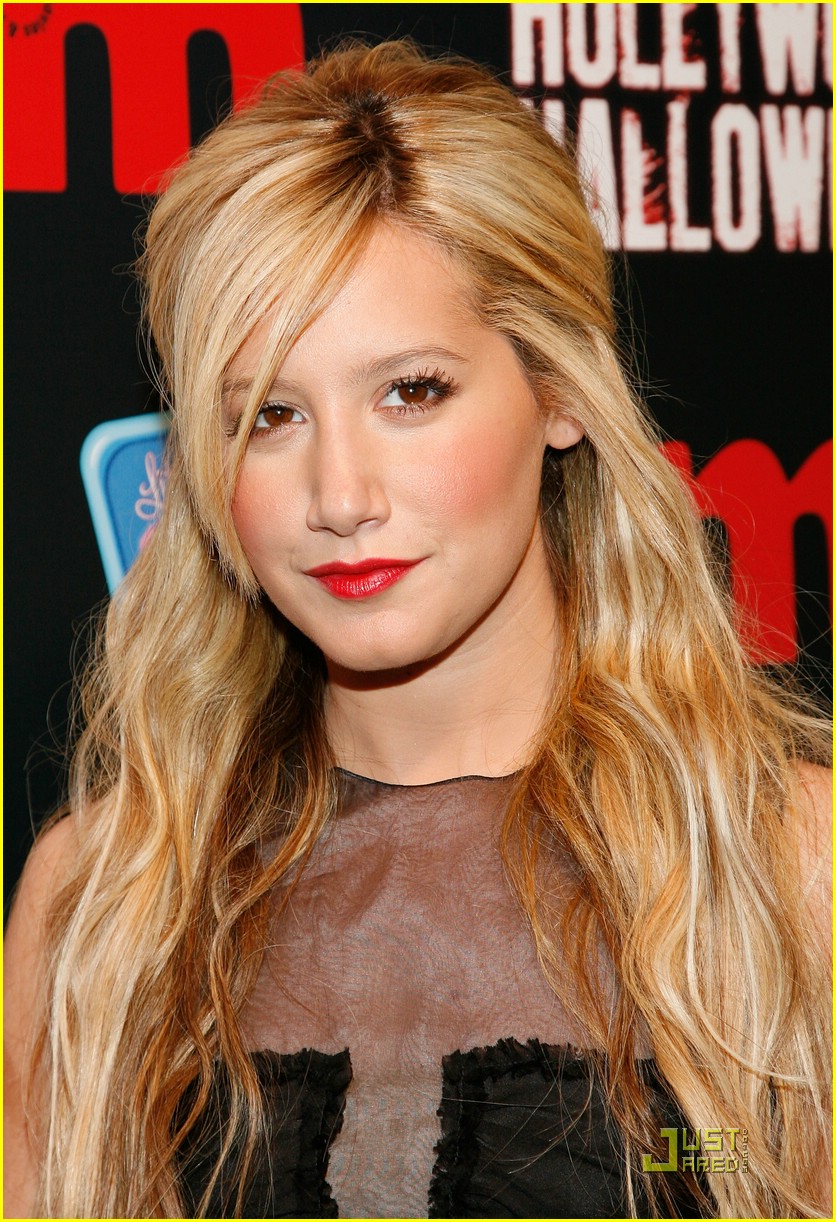 ashley tisdale red lips 14