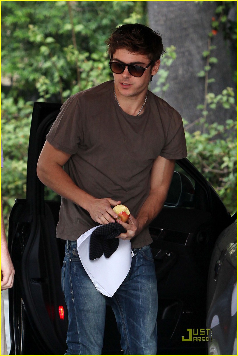zac efron apple a day 07