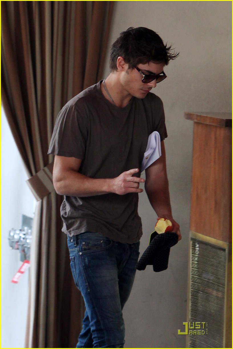 zac efron apple a day 09