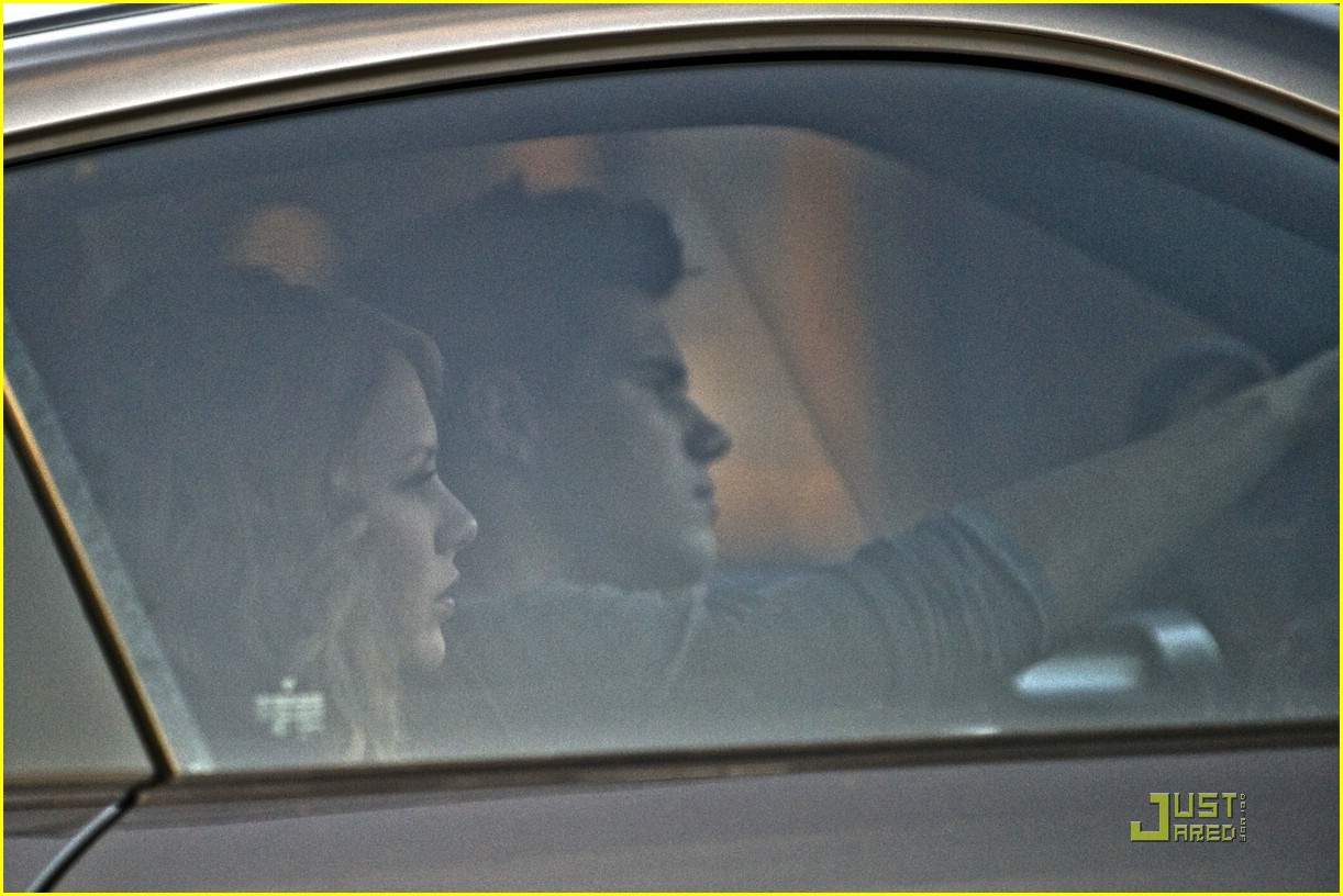taylor swift taylor lautner valentines day duo 12