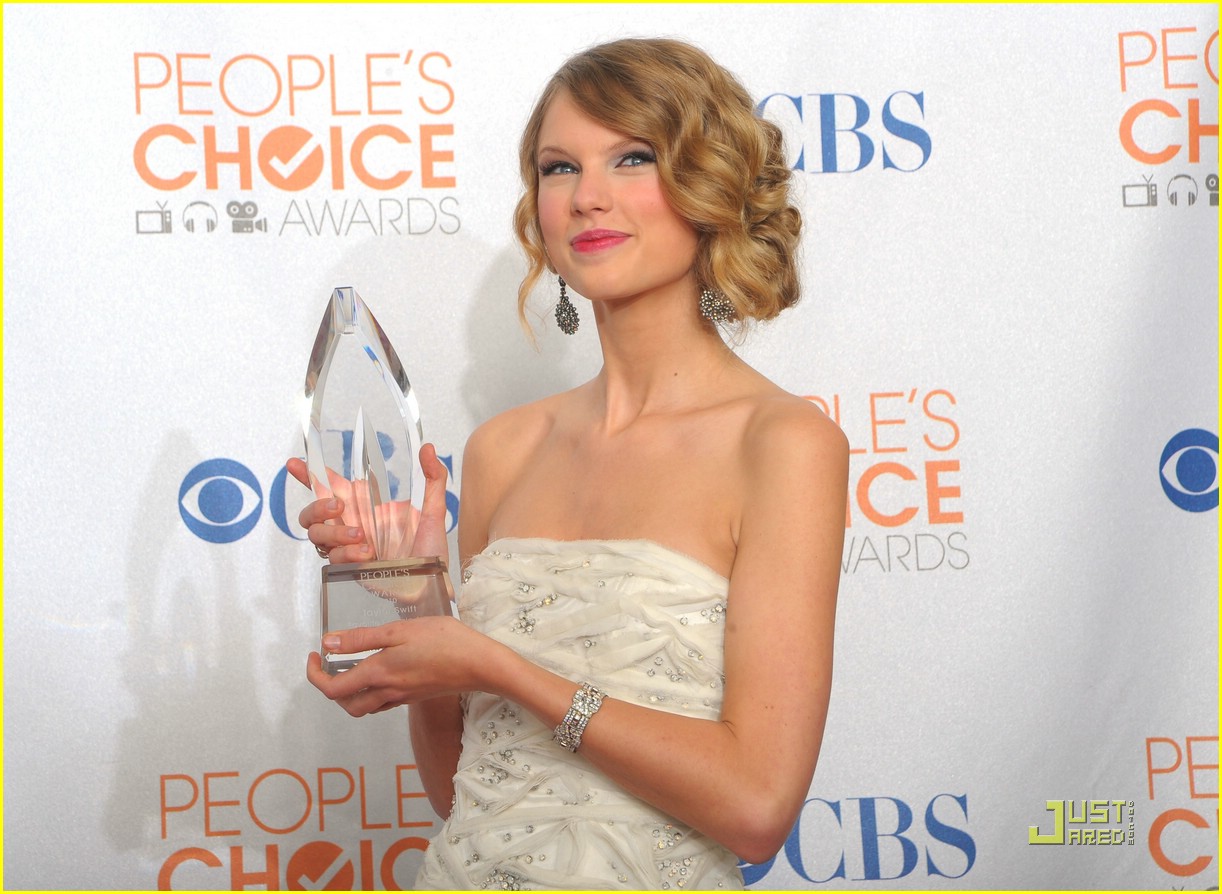 taylor swift fave female pca awards 12