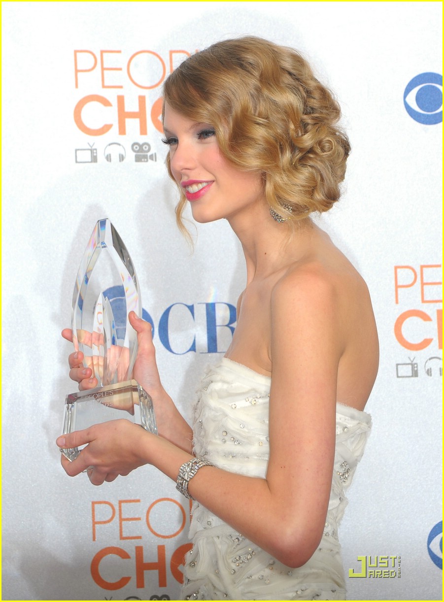 taylor swift fave female pca awards 23