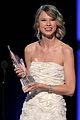 taylor swift fave female pca awards 09