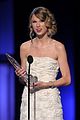 taylor swift fave female pca awards 11