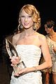 taylor swift fave female pca awards 28