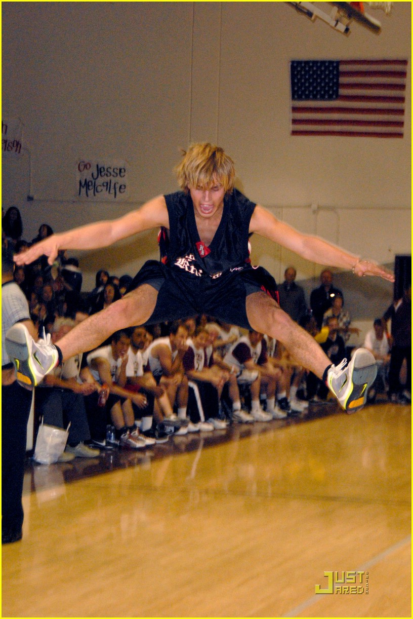cody linley toe touch 01