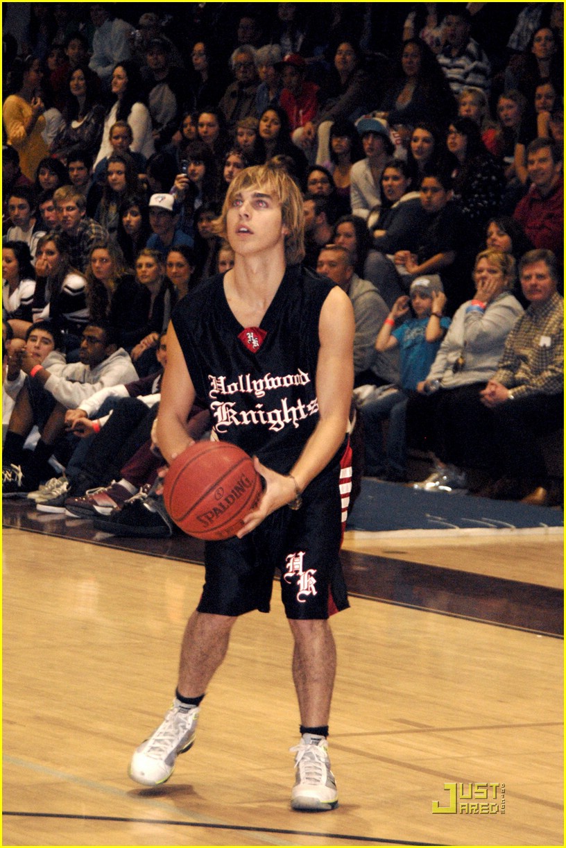 cody linley toe touch 03