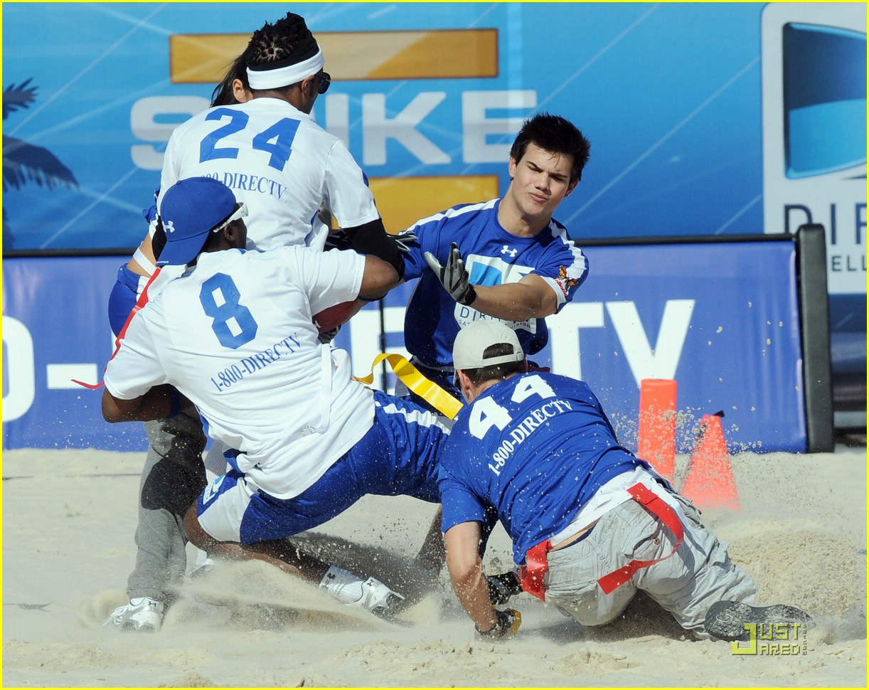 taylor lautner face sand football 34