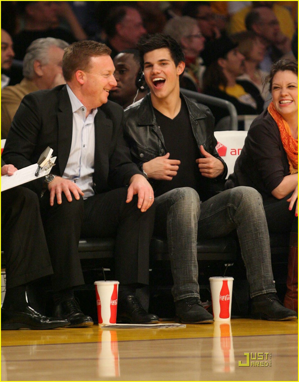 taylor lautner lakers lover 01