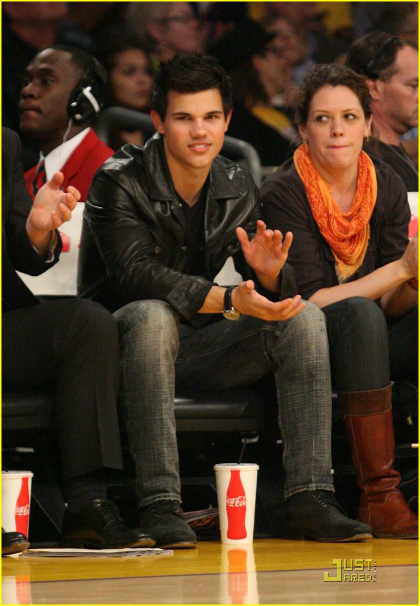 taylor lautner lakers lover 04