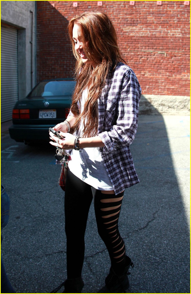 miley cyrus ripped tights 05
