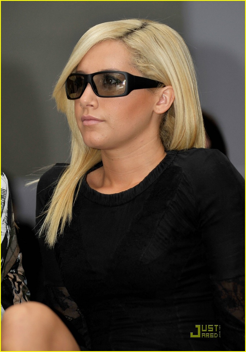 ashley tisdale burberry event 00