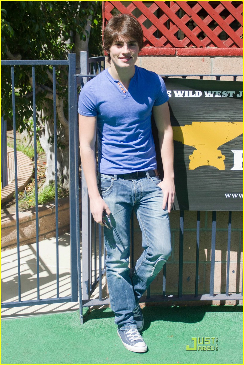 gregg sulkin shelby young connected 05
