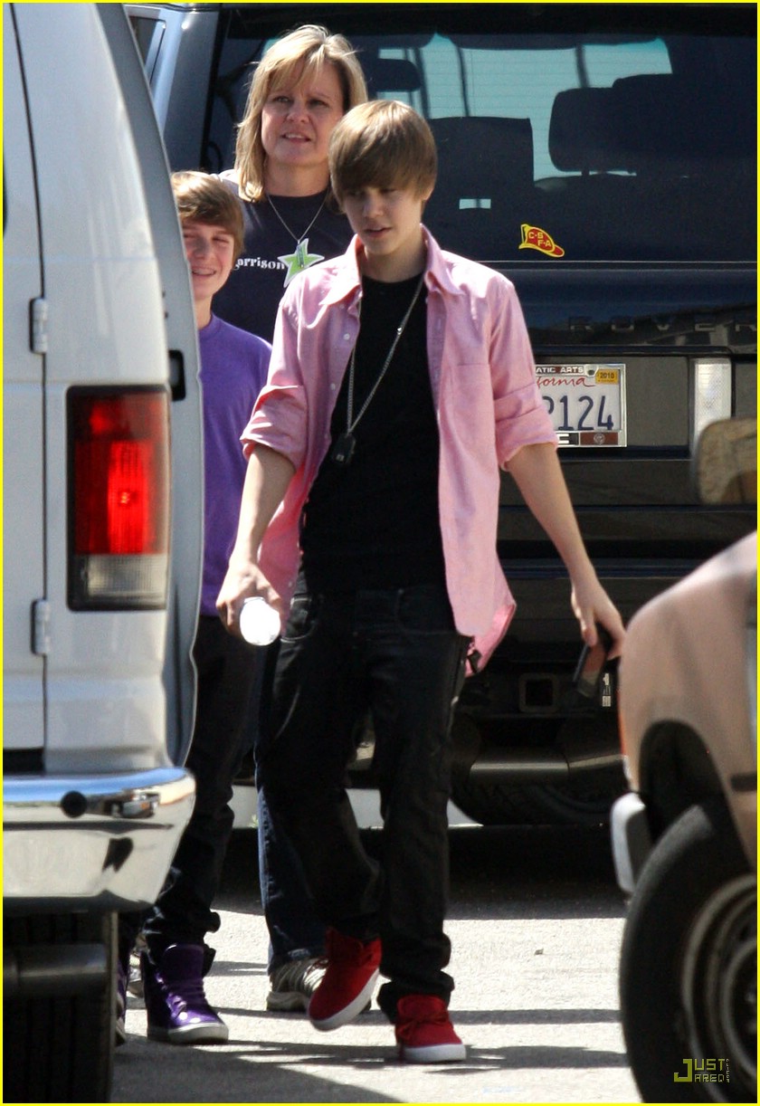 Justin Bieber & Sean Kingston Shoot Eenie Meenie Music Video