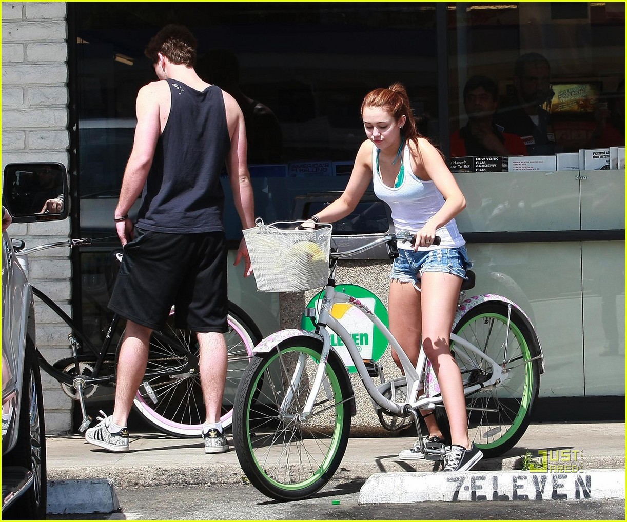 miley cyrus liam hemsworth biking 03