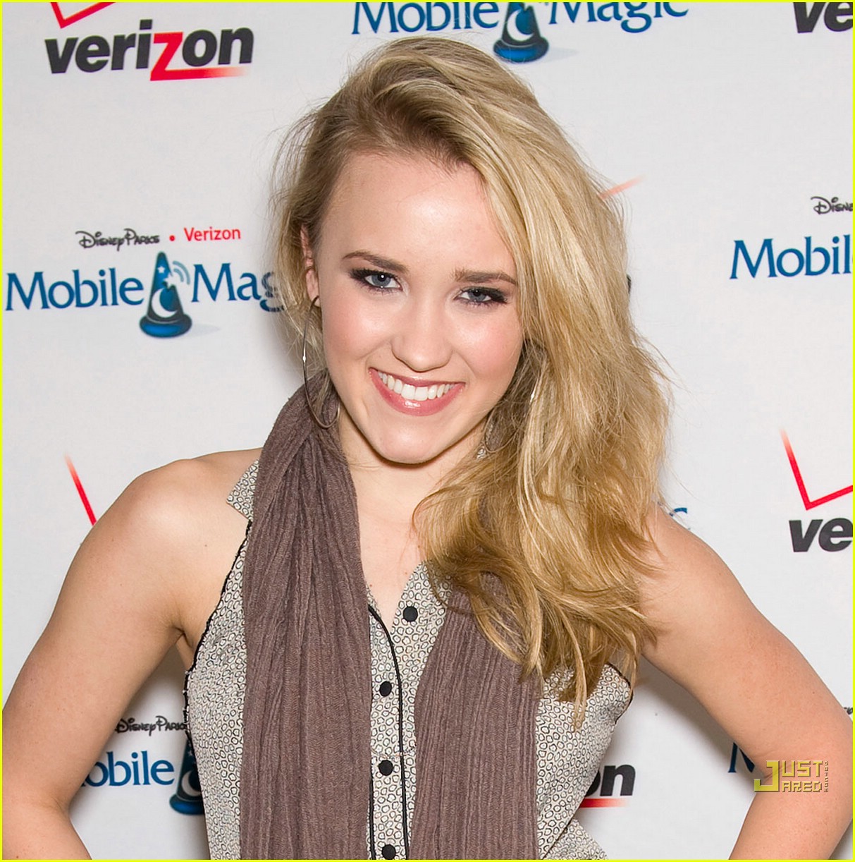emily osment experiences the magic 05