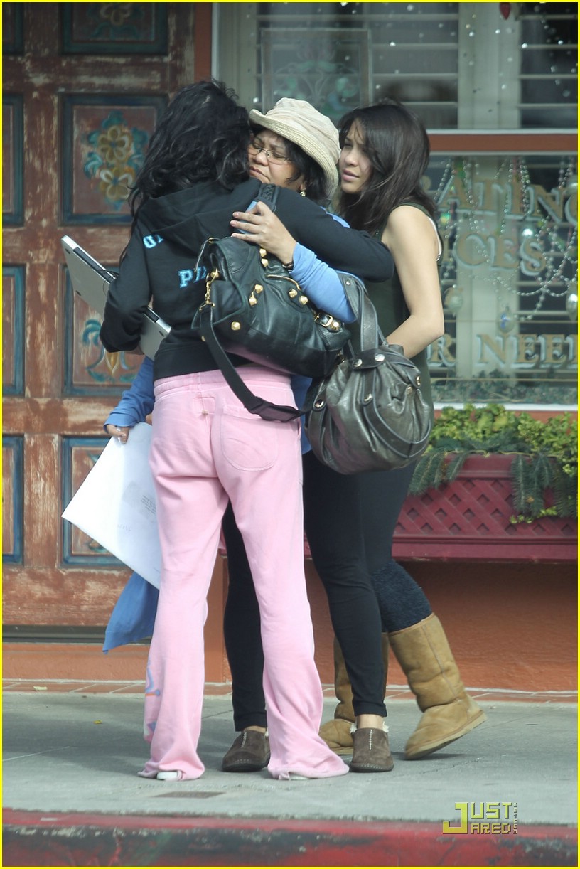 vanessa stella hudgens out with gina 18