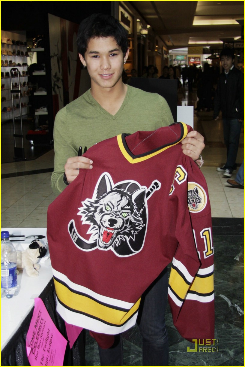 booboo stewart punch vancouver 02