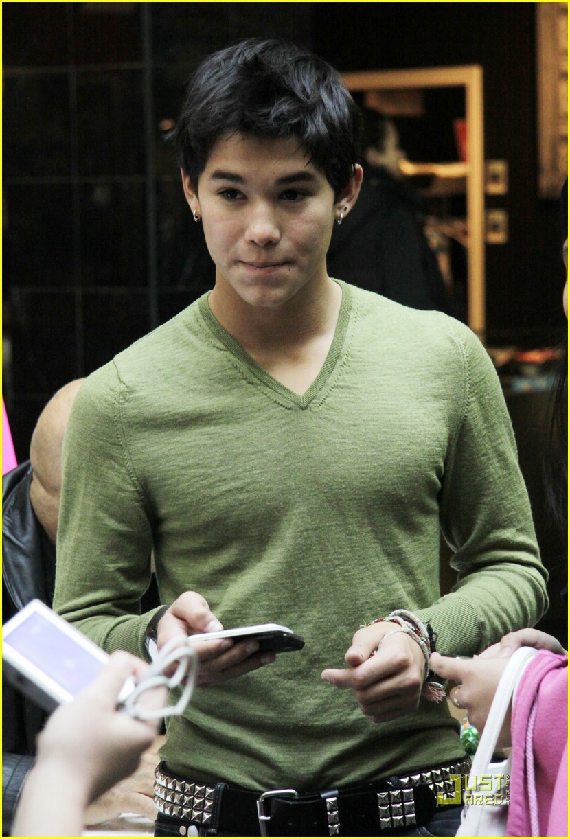 booboo stewart punch vancouver 03