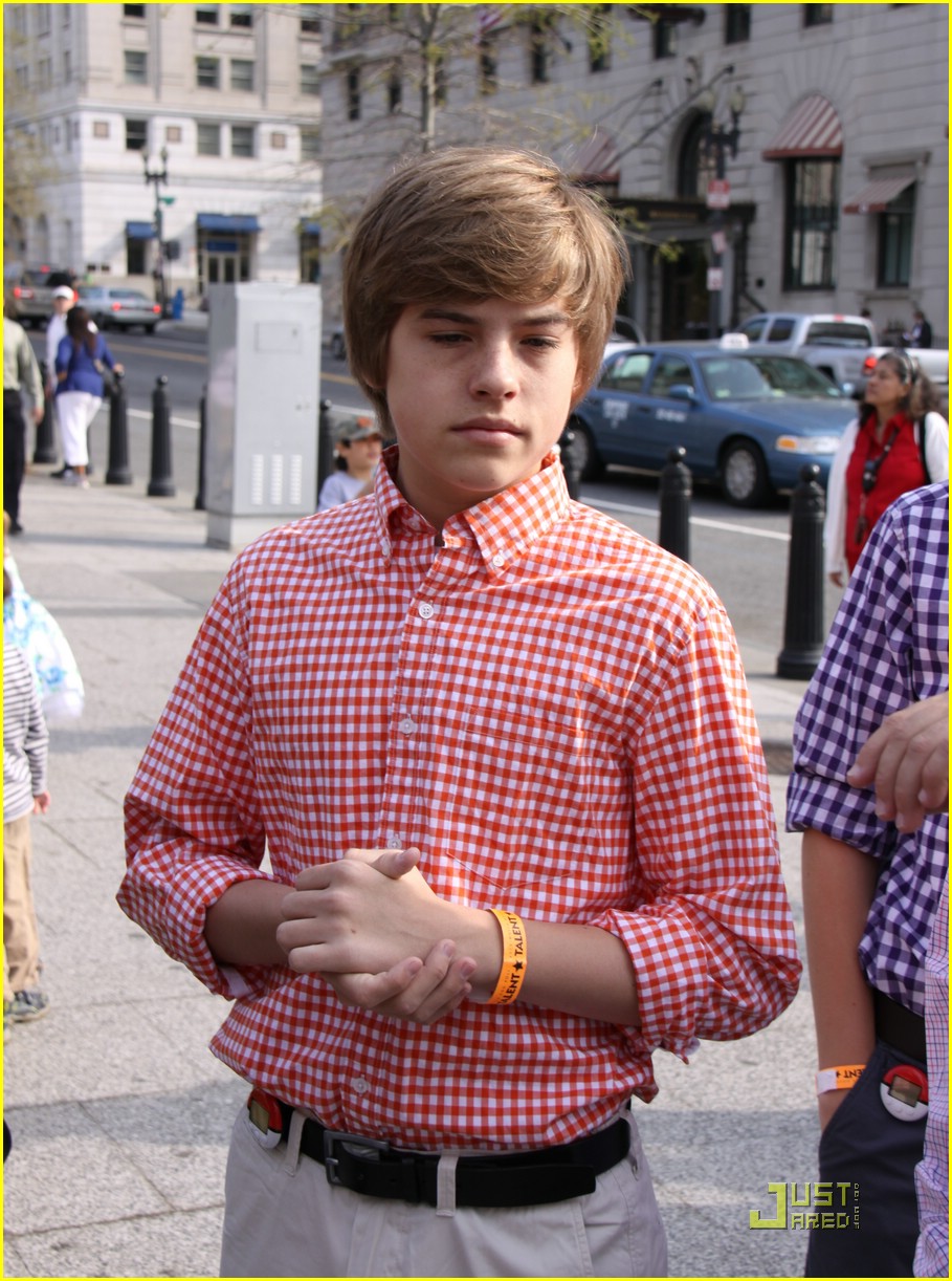 cole dylan sprouse easter egg roll 05
