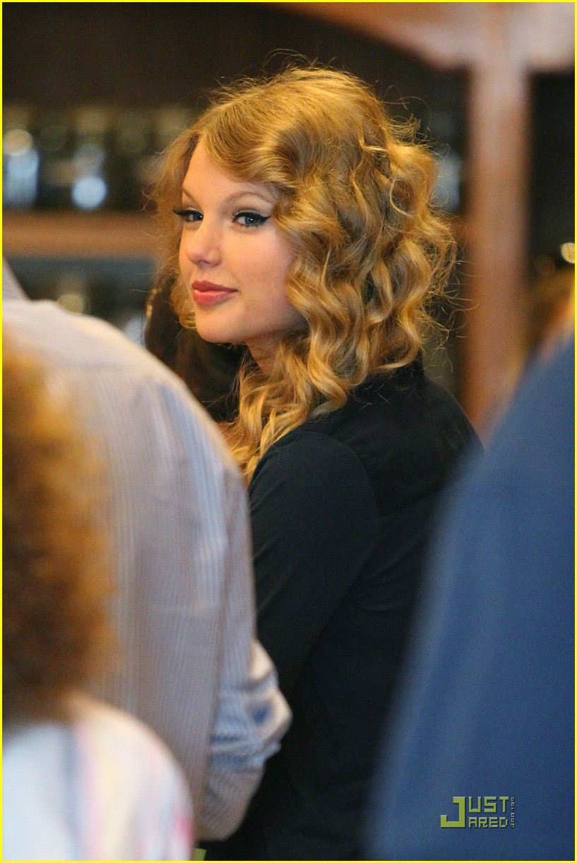 Taylor Swift Blue Jean Baby In Beverly Hills Photo 366495 Photo taylor-swift-blue-jean-baby-in-beverly-hills-photo-366495-photo