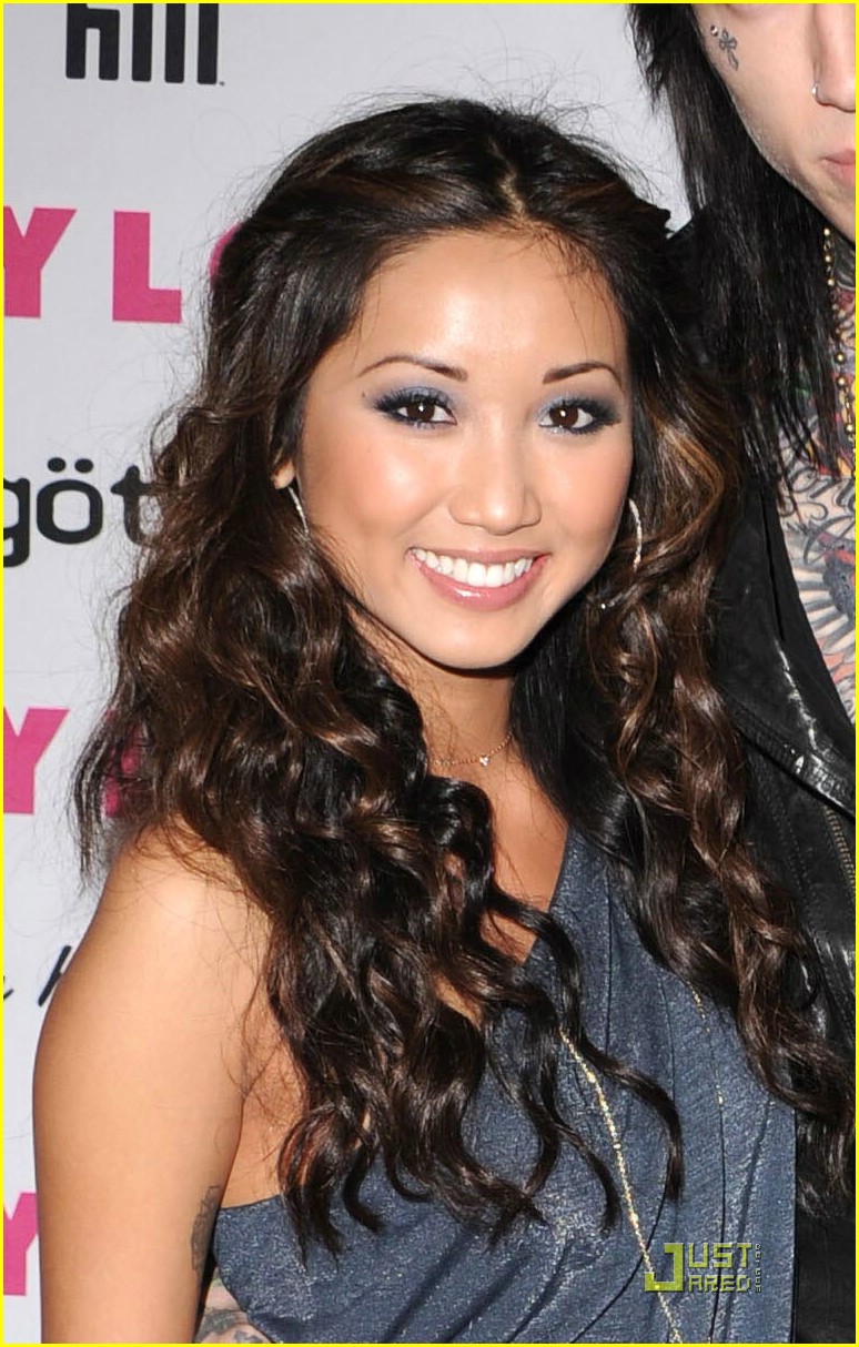 brenda song trace cyrus couple up 01