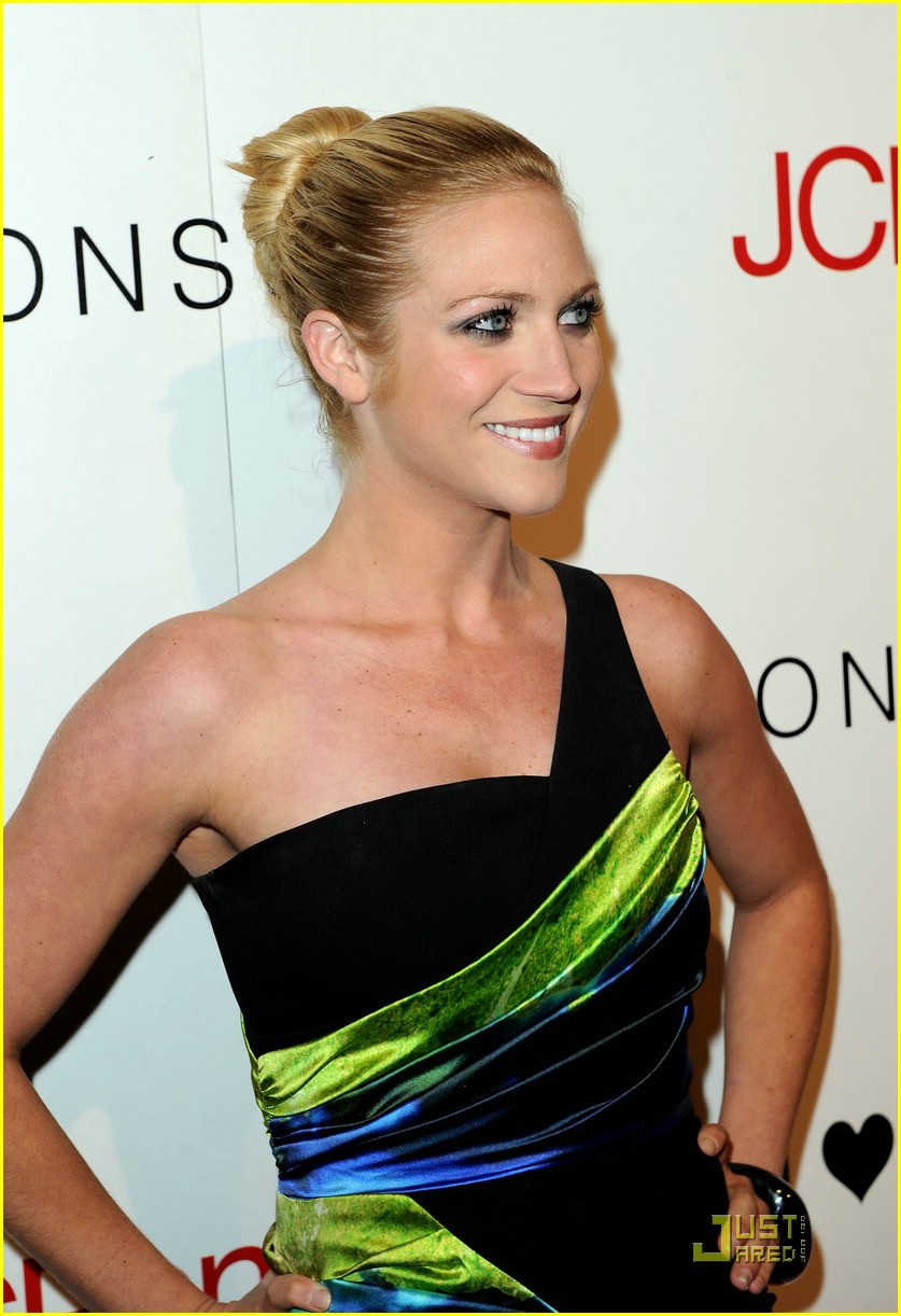 brittany snow 96 minutes 07