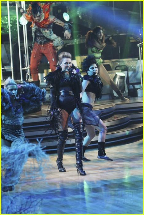 miley cyrus cant be tamed dwts 01