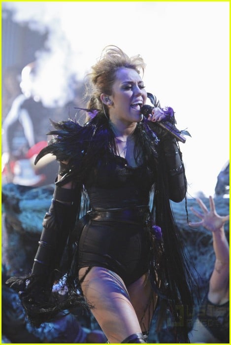 miley cyrus cant be tamed dwts 08