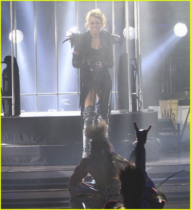 miley cyrus cant be tamed dwts 09
