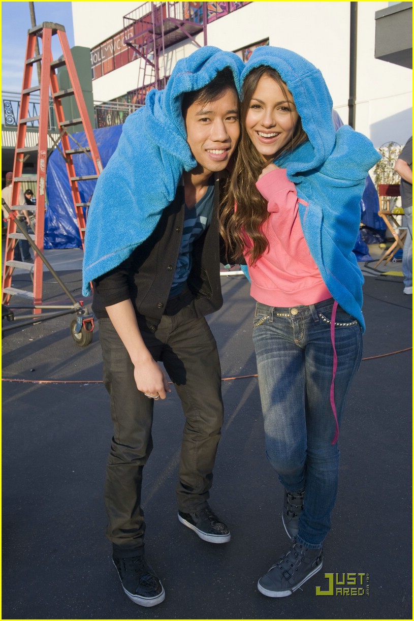 justjared guest victorious 08