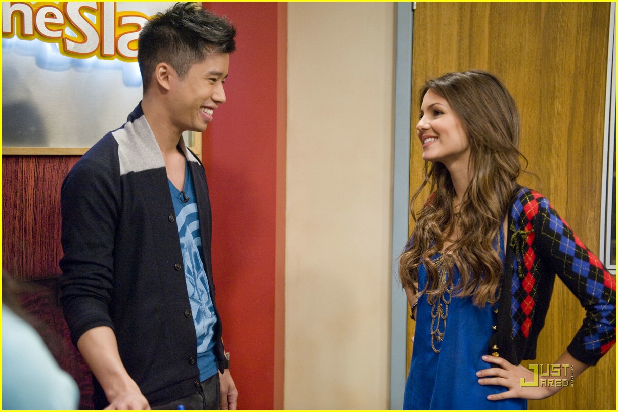 justjared guest victorious 17