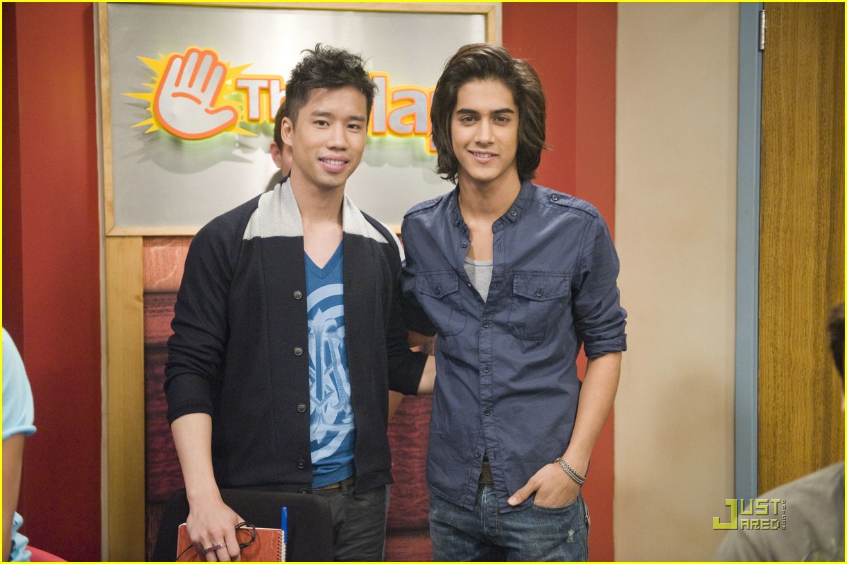 justjared guest victorious 22