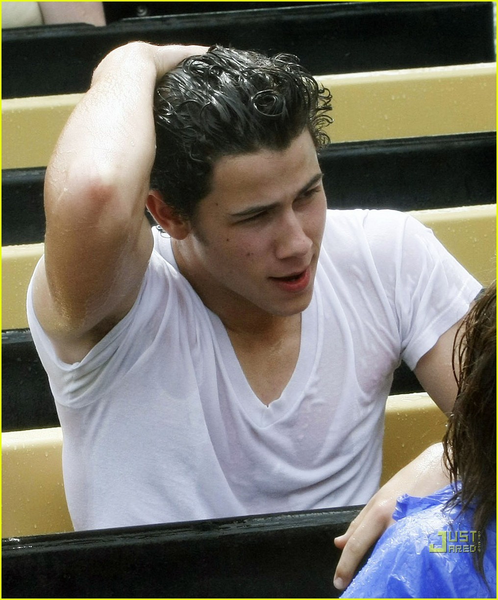 Nick Jonas Short Curly Hair – BecomeGorgeous.com