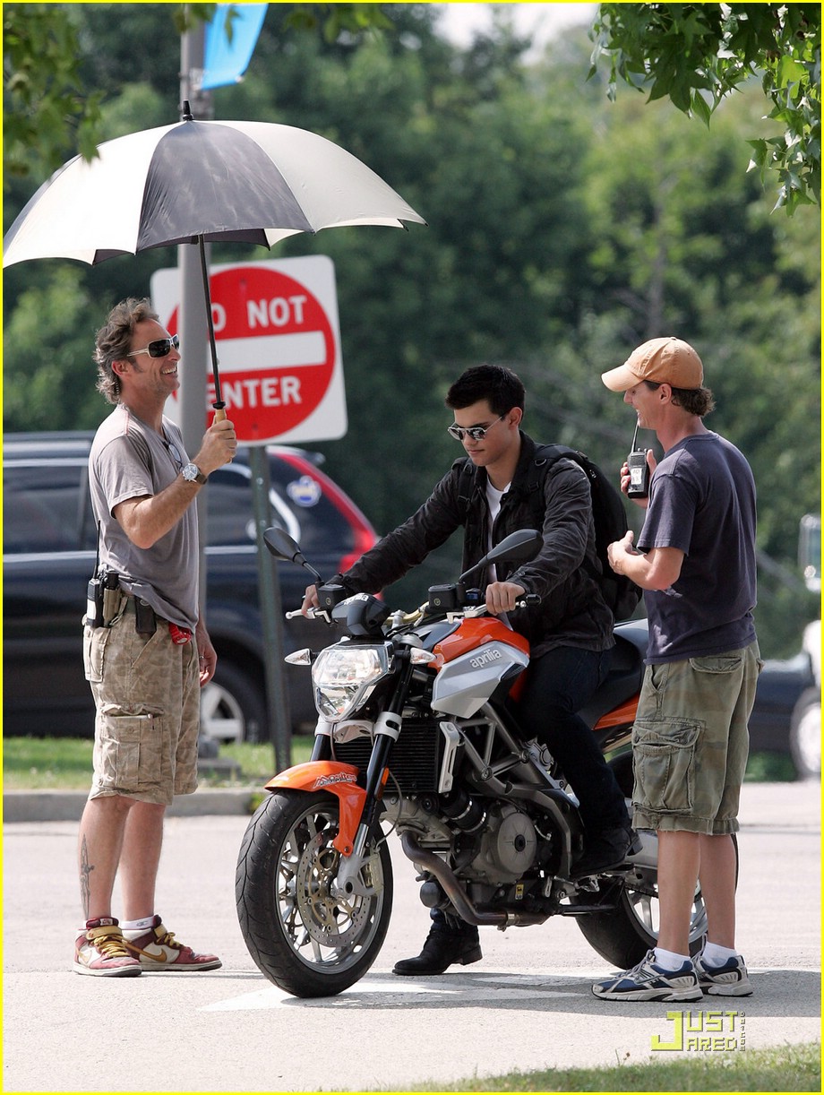 taylor lautner motorcycle 07