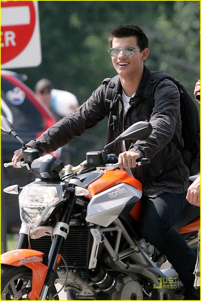 taylor lautner motorcycle 08