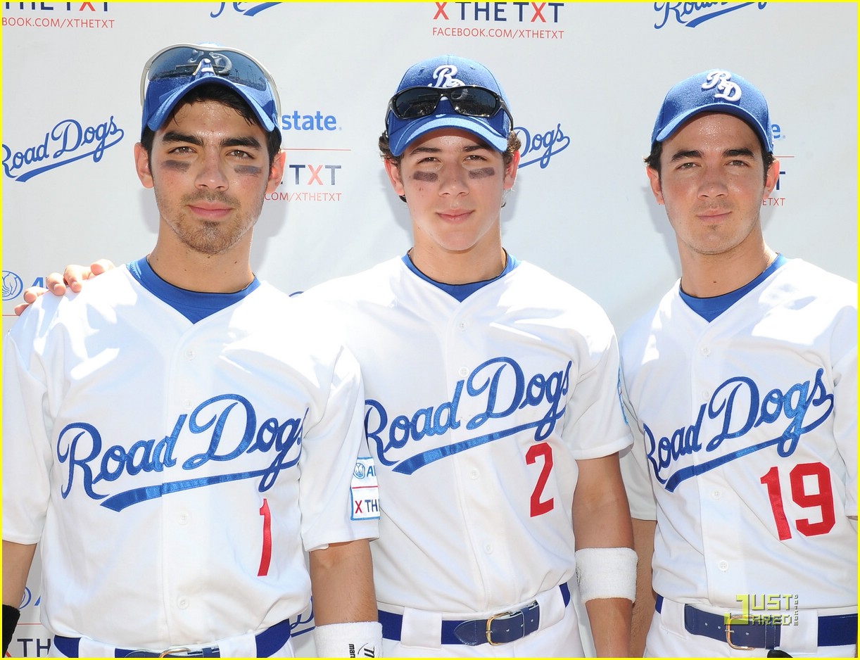 jonas brothers x text road dogs 17
