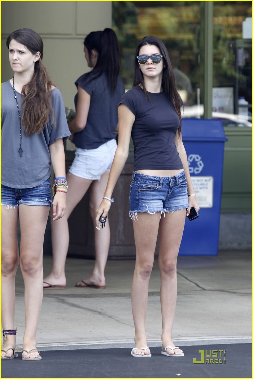 kendall kylie jenner whole foods 03