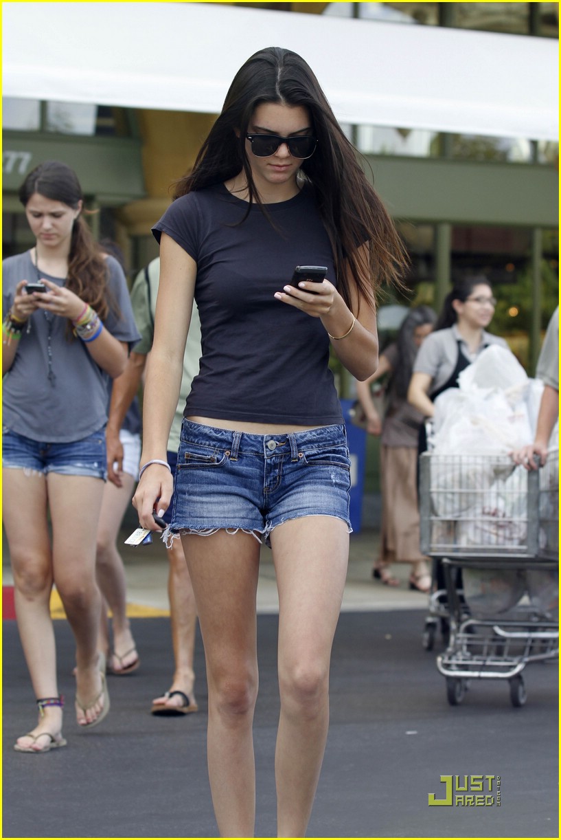 kendall kylie jenner whole foods 13