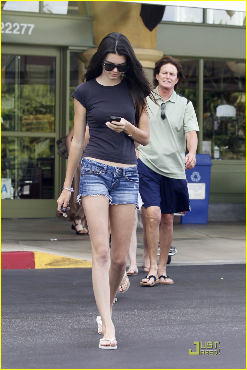 kendall kylie jenner whole foods 20
