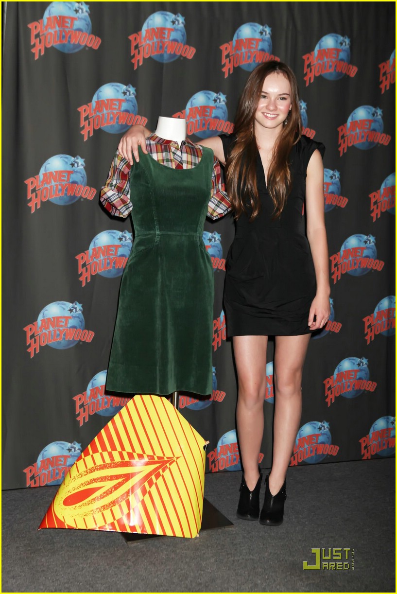 madeline carroll planet hollywood 01