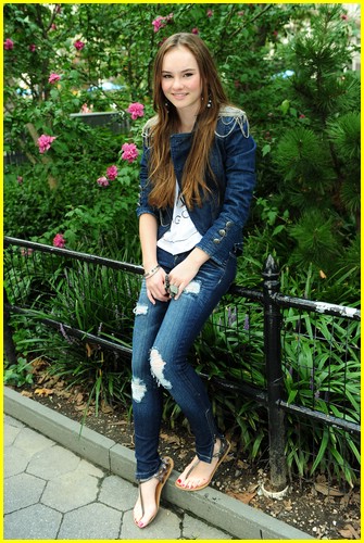 madeline carroll planet hollywood 02