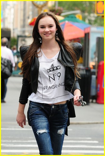 madeline carroll planet hollywood 09