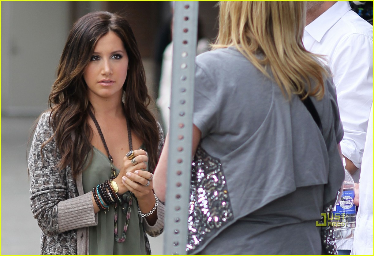 ashley tisdale seattle jcpenney back to school shopping spree 05