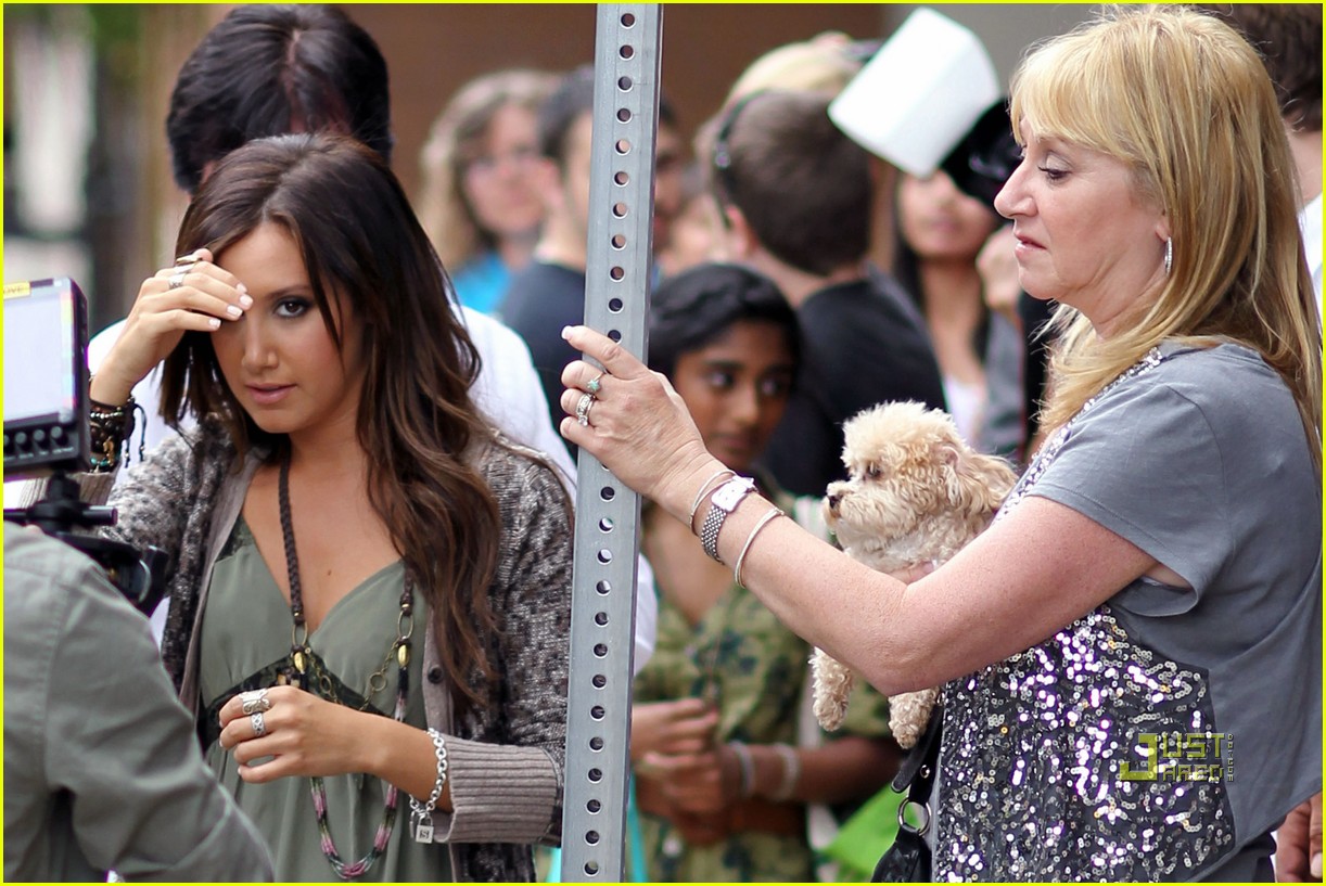 ashley tisdale seattle jcpenney back to school shopping spree 09