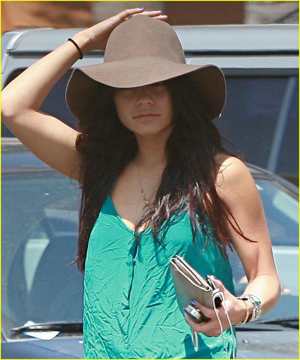 vanessa hudgens tracie thoms lunch 01