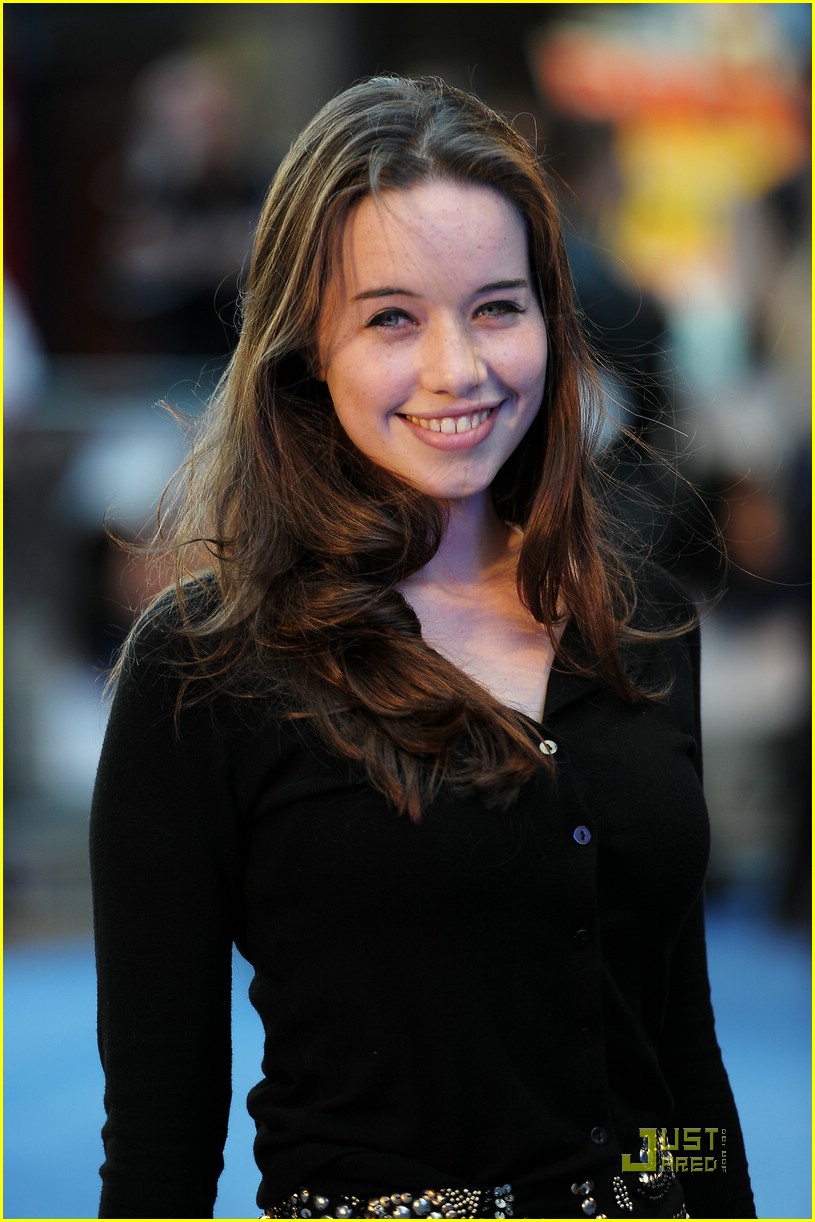 815px x 1222px - Anna Popplewell: Charlie St. Cloud Premiere Pretty: Photo 386083 | Anna  Popplewell Pictures | Just Jared Jr.