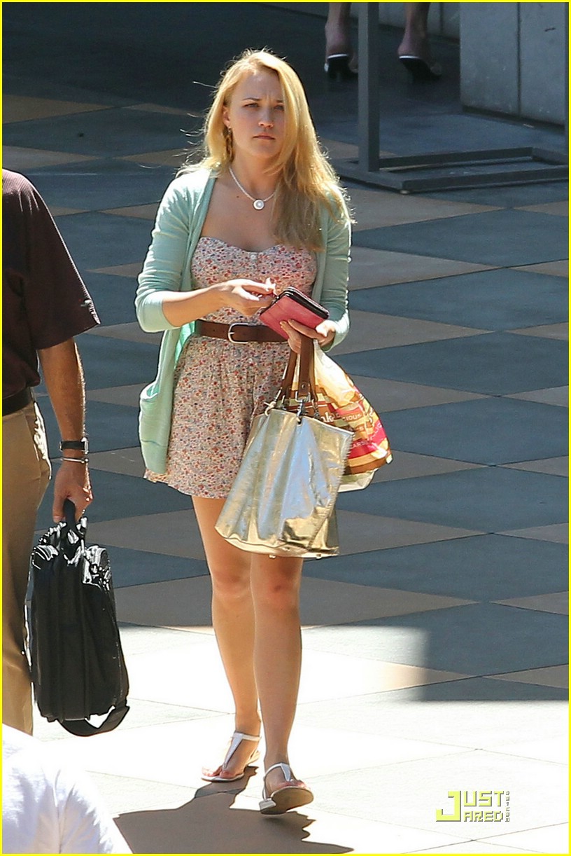 emily osment cheesecake factory 03