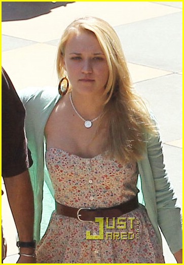 emily osment cheesecake factory 04